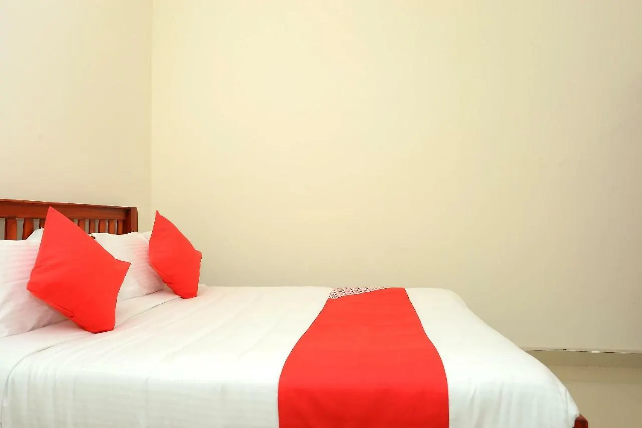 Oyo 37302 White Cort Hotel Kochi 3*,  India